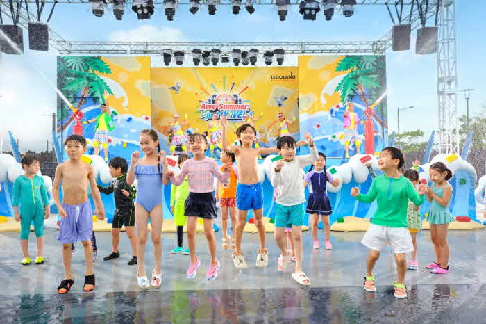 [사진] 레고랜드가 썸머 패스권을 사전 출시하고 초대형 물놀이장 오픈을 예고 했다.jpg