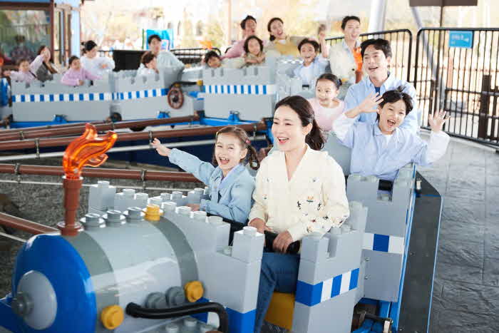 [사진자료] 레고랜드 코리아가 ‘2024 국제 놀이의 날’ 기념 가족 대상 이벤트를 진행한다..jpg