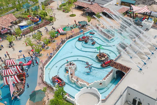 [사진] 레고랜드 ‘해적의 바다’ 구역에서 진행되는 ‘파이러츠 어드벤처’ 워터쇼 공연.jpg