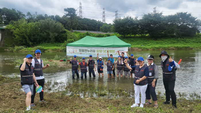 보도사진(양주시 장흥면누리길 탐방 및 냇가 체험행사 개최)3.jpg