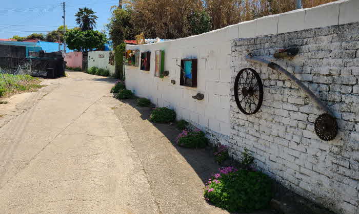 가고 싶은 섬- 고흥 연홍도(마을 안길 지붕없는 미술관).jpg