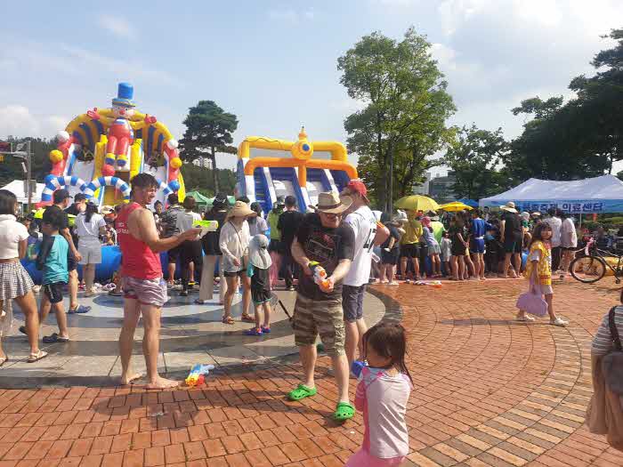 5 지난해 제5회 순천조레호수공원 물총축제.jpg
