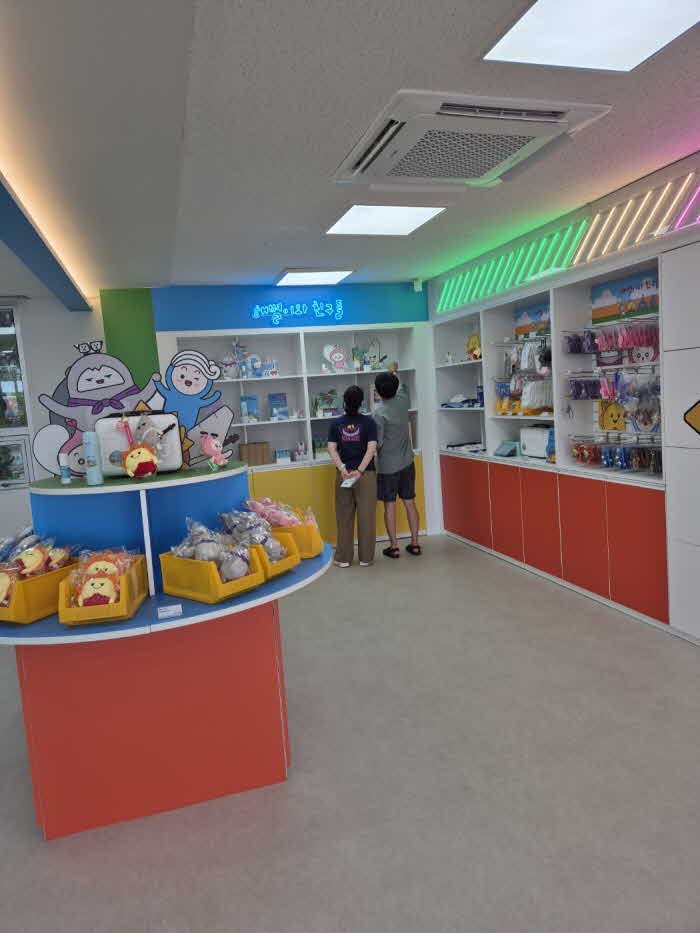1. 동해시 관광캐릭터 굿즈상품 흥행 가도 (1).jpg