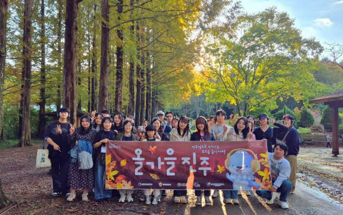 진주시 1박2일 야간관광 무소음 음악콘텐츠 ‘올가을진주’투어 성료(경상남도수목원).jpg