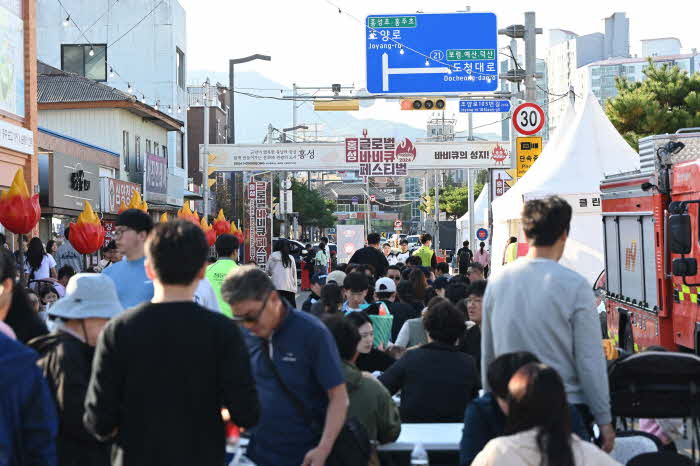 18일 ( ‘홍성’ 바비큐축제로 지역상권 후광 효과 ‘함박웃음’) 2.JPG