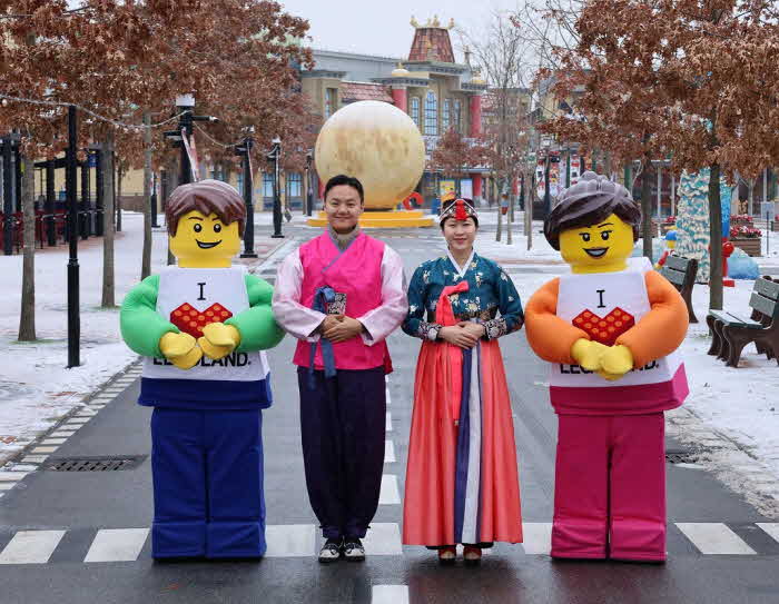 [사진1] 레고랜드가 2025년 푸른 뱀의 해를 맞이하여 ‘설프라이즈’ 이벤트를 진행한다..JPG