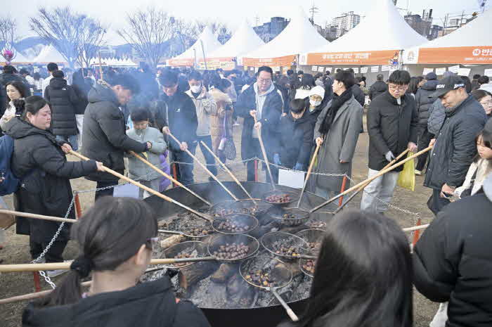 2025 군밤축제 및 밤산업박람회 사진 (1).jpg