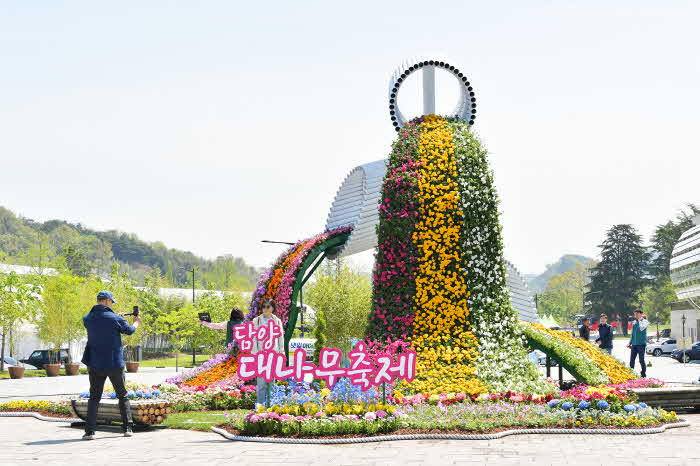 (4.25)담양대나무축제,다채로운콘텐츠로‘머무는축제’준비완료(꽃탑조성사진).jpg