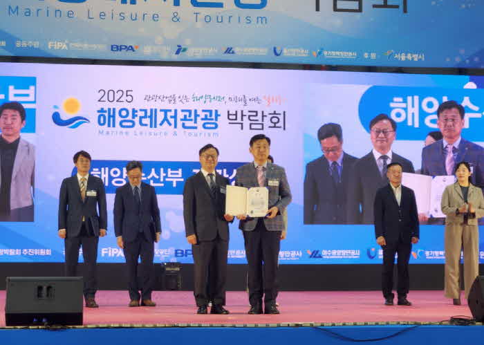5. 9. - 통영시 해양레저관광 대상 수상 1.jpg