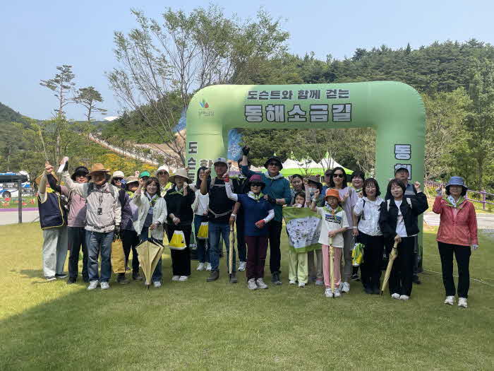 2. 옥빛 호수 라벤더 향기에 흠뻑 ‘소금길 트레킹’.jpg