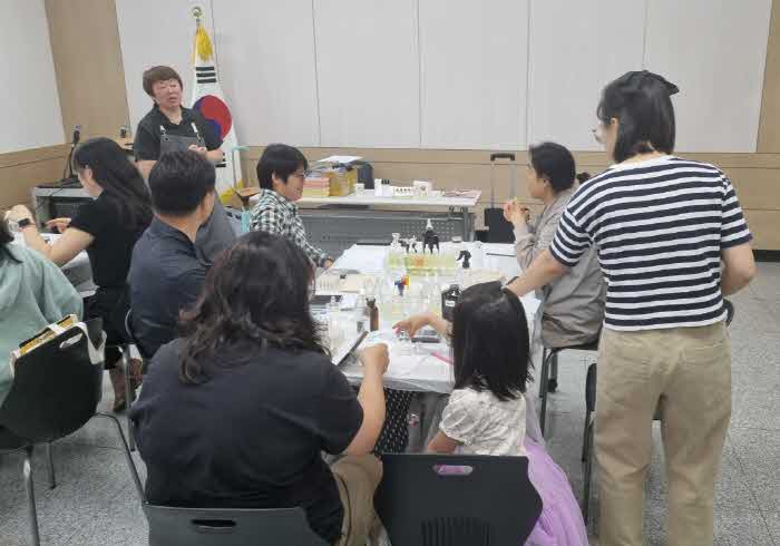 [거창군]25.8.26.보도자료 사진(경남도 대표 생태관광지 거창창포원 가을 정원 체험 프로그램 운영).jpg