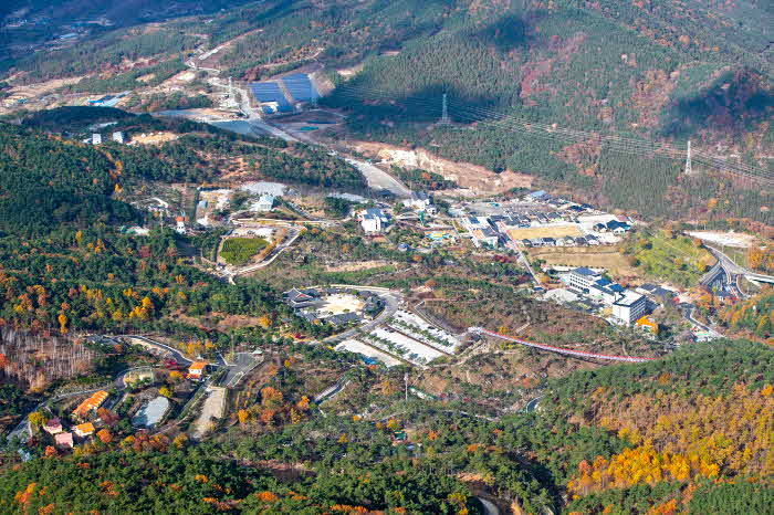 산청 필봉산 정상에서 바라 본 동의보감촌.JPG