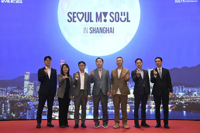 (대표사진) 한중 관광업계 주요 관계자 단체 사진.jpg