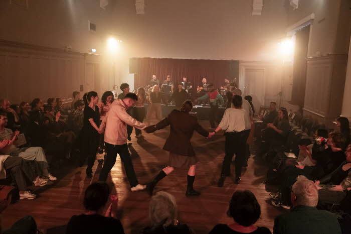 TETHER_인연_공연사진 (1).jpg