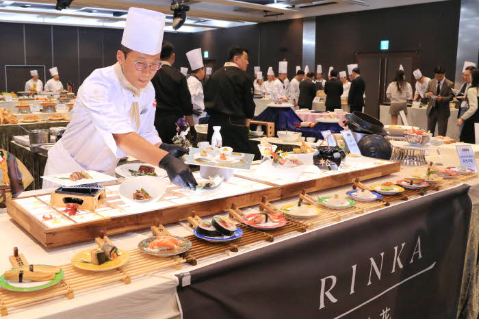 오는 25일 새롭게 문을 열 일식당 '린카'는 지난달 11월 동계 성수기 품평회에서 다양한 일식메뉴를 선보였다..jpg