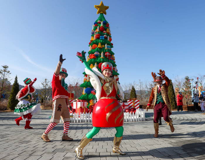 레고랜드 산타와 루돌프 함께 하는 브릭스마스 공연 펼쳐 (1).jpg