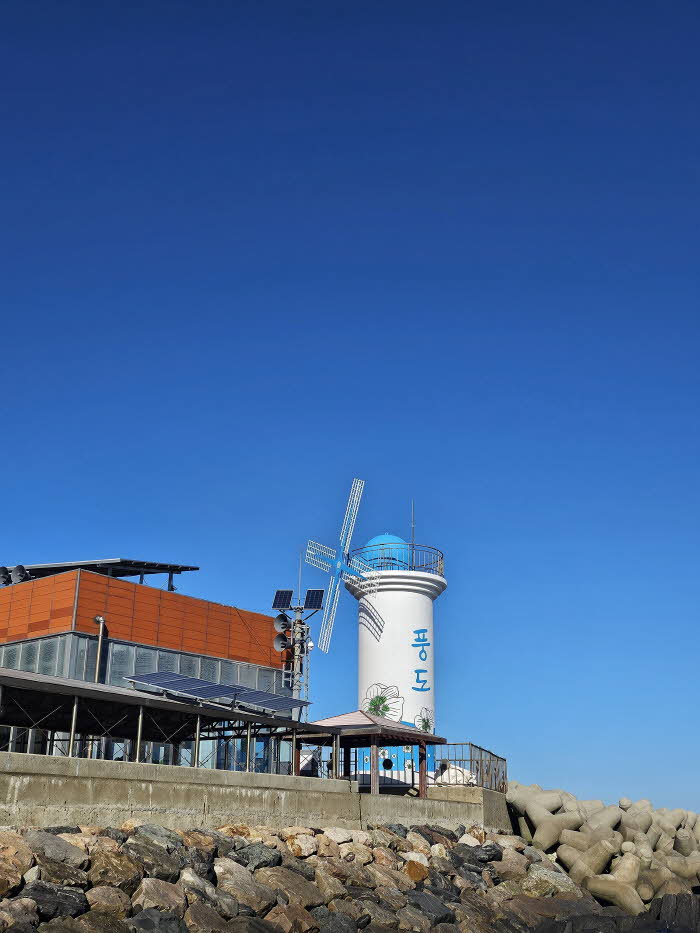 5.안산시, 풍도 바람꽃, 관광안내소 개소… 섬 관광 인프라 확대.jpg