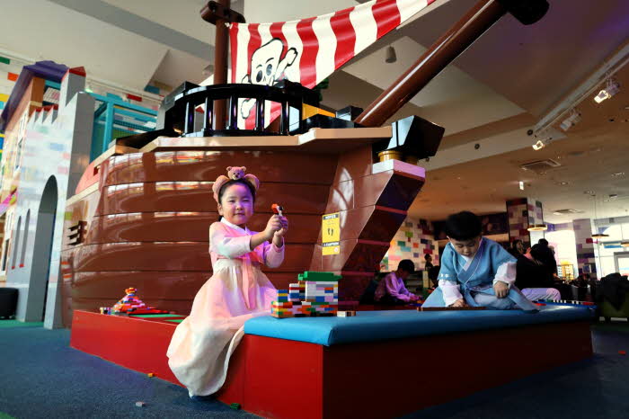 레고랜드 가족 방문객 위한 다채로운 설맞이 이벤트 4종 공개 (3).JPG