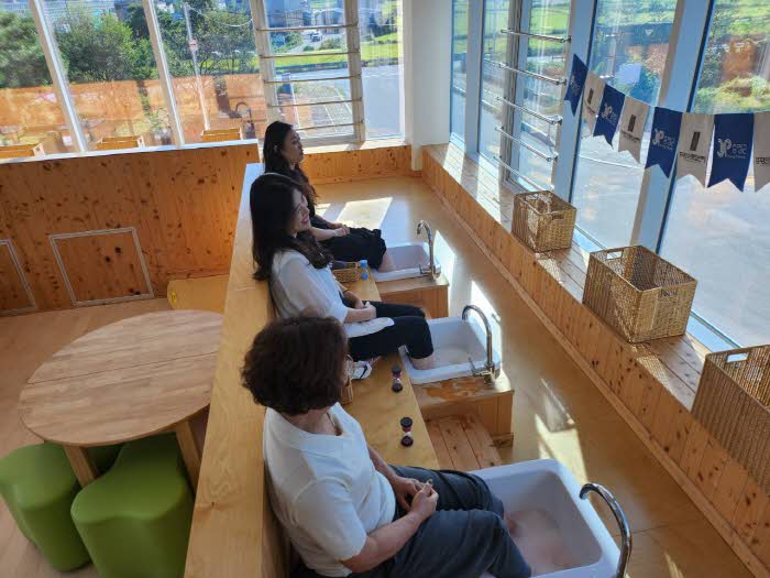 증평인삼문화센 뷰앤휴 족욕카페 사진 1.jpg