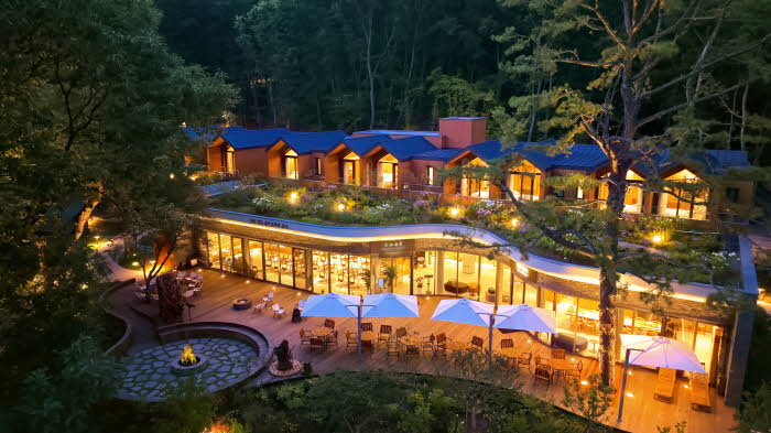 [노원구 보도사진1]야간에 바라본 수락 휴 본관의 전경.jpg