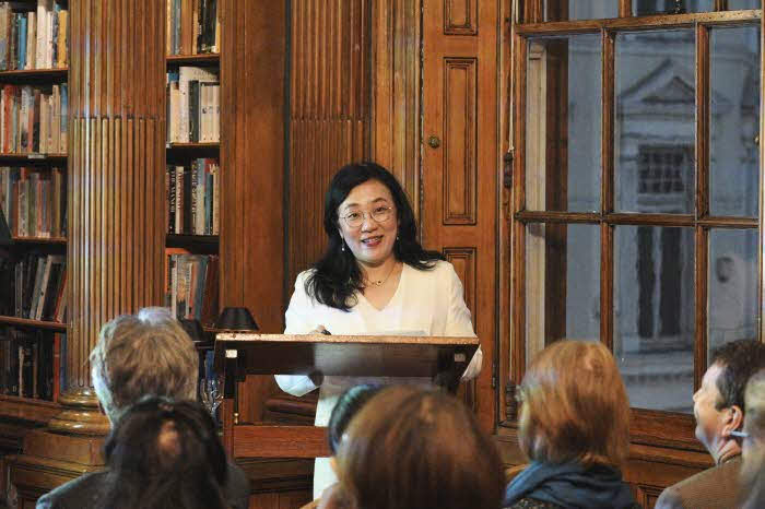 강연하는 선승혜 주영한국문화원장.jpg