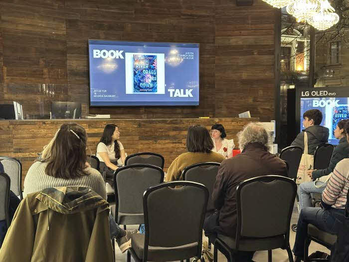 북토크 모습_주영한국문화원 제공.jpg