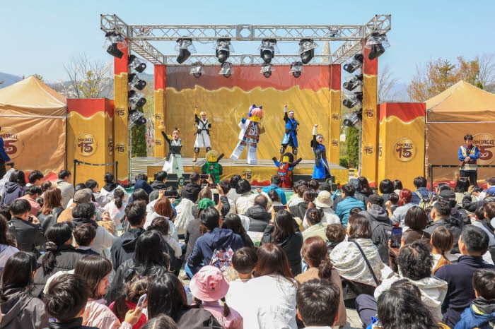 사진 레고랜드 온 가족 몰입형 닌자고 퍼포먼스 3종 공개.jpg