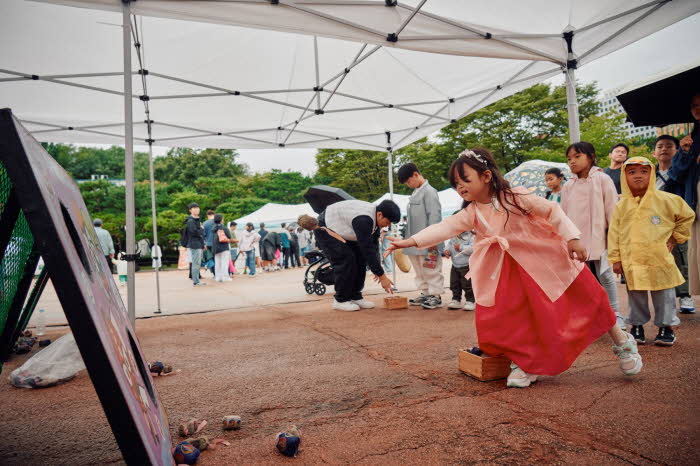전통놀이 미션 한마당 참고 사진 ⓒ남산골한옥마을.jpg